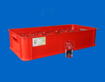 Krat met 50 bierglazen